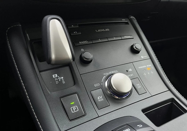 Lexus CT cena 77900 przebieg: 130000, rok produkcji 2018 z Bełchatów małe 191